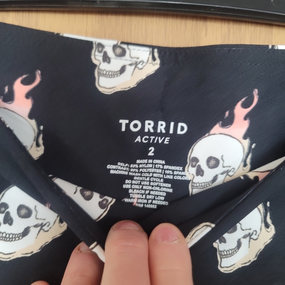 Torrid Active Plus Size Flaming Skull Leggings: NWT: Black: SZ 2 (18-20) - Picture 4 of 5
